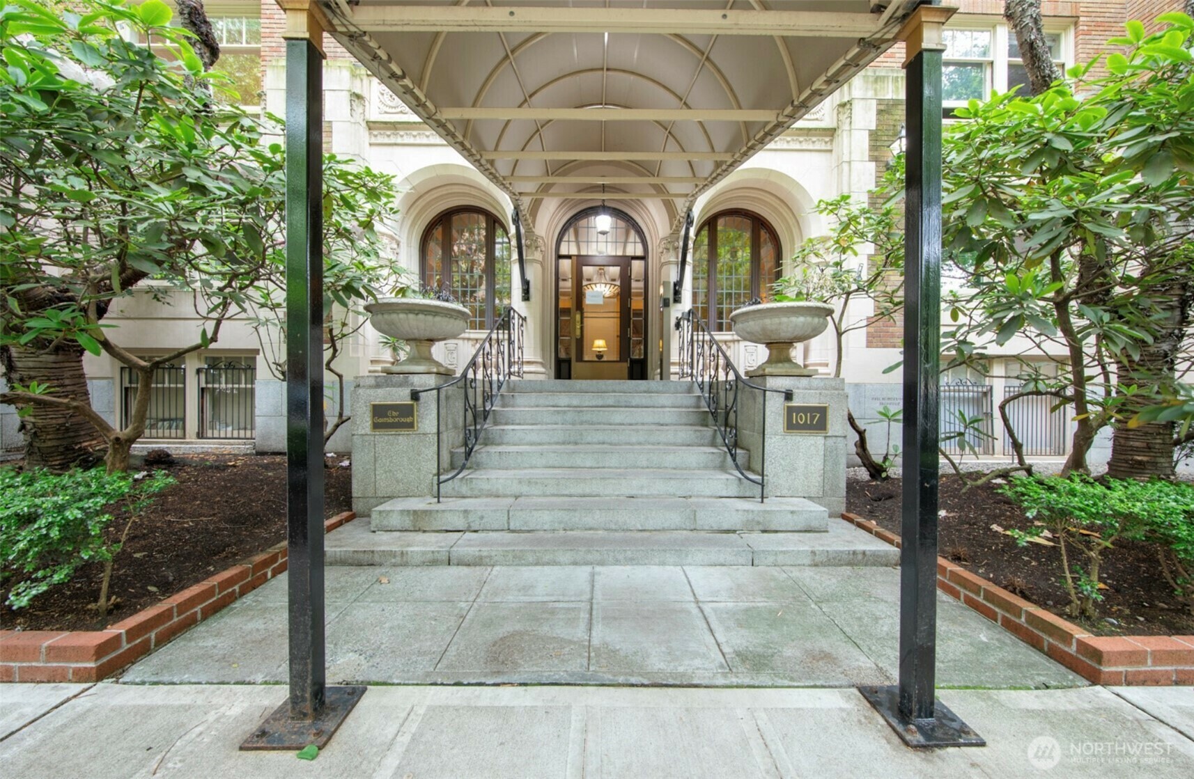 Property Photo: 1017 Minor Ave 1401 WA 98104