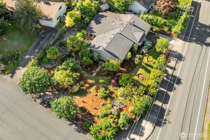 Property Photo:  2741  128th Avenue SE  WA 98005 