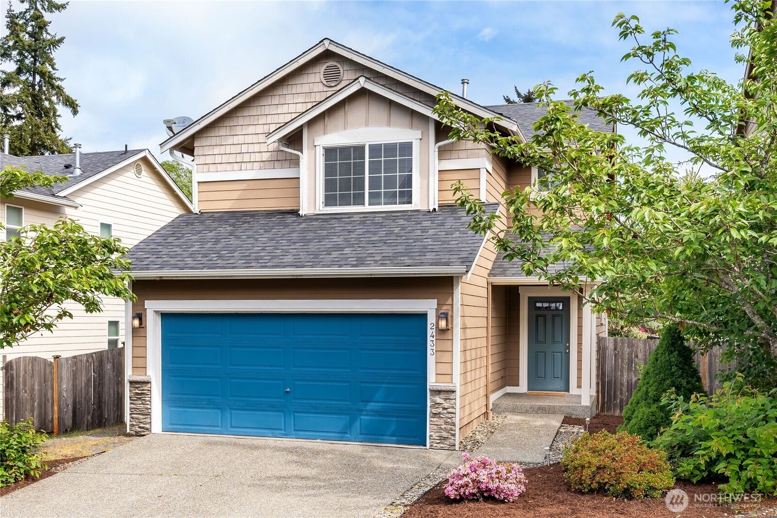 Property Photo:  2433  192nd Pl SW  WA 98036 