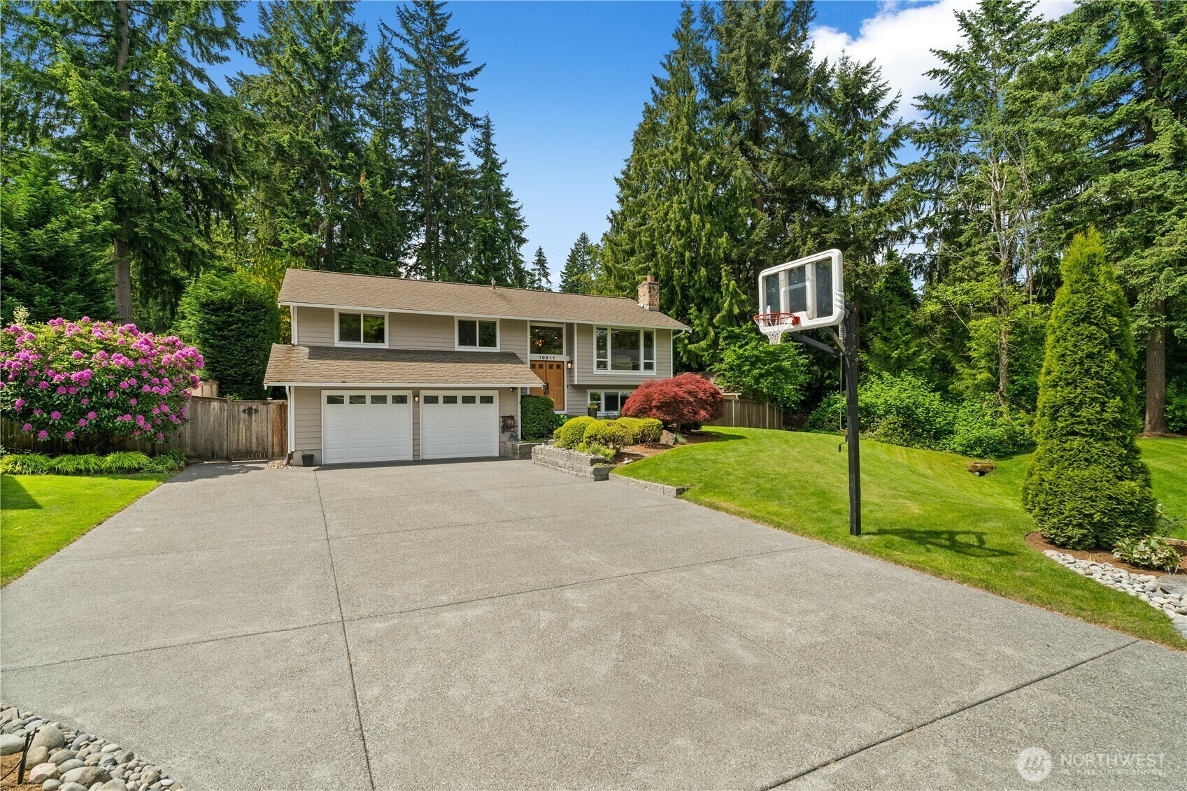 10811  164th Place NE  Redmond WA 98052 photo