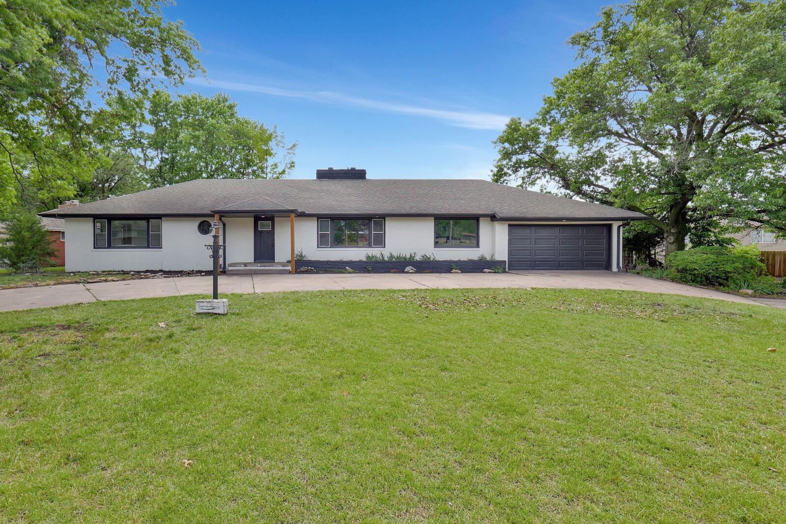 Property Photo:  1181 N Pinecrest St  KS 67208 