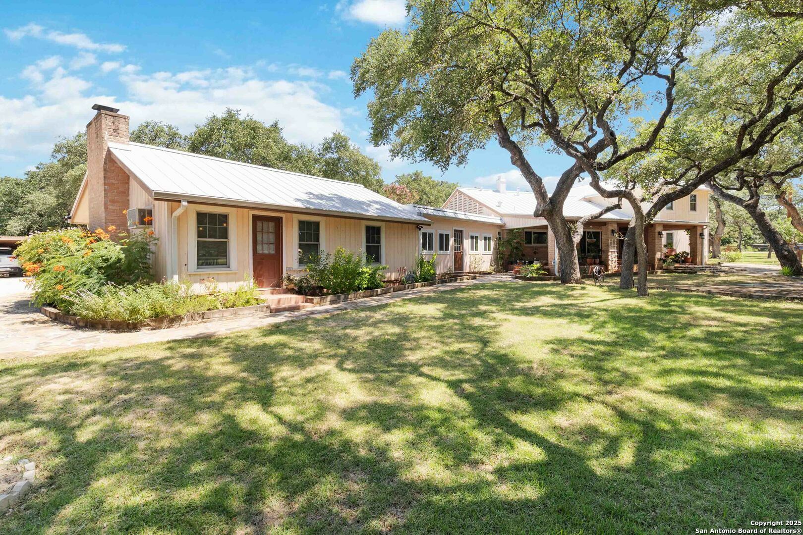 Property Photo: 5803 Hollyhock TX 78240