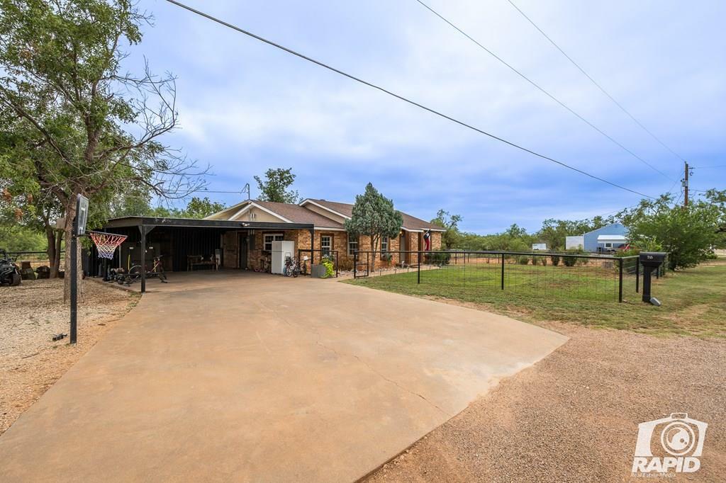 Property Photo: 715 E Main St TX 76933