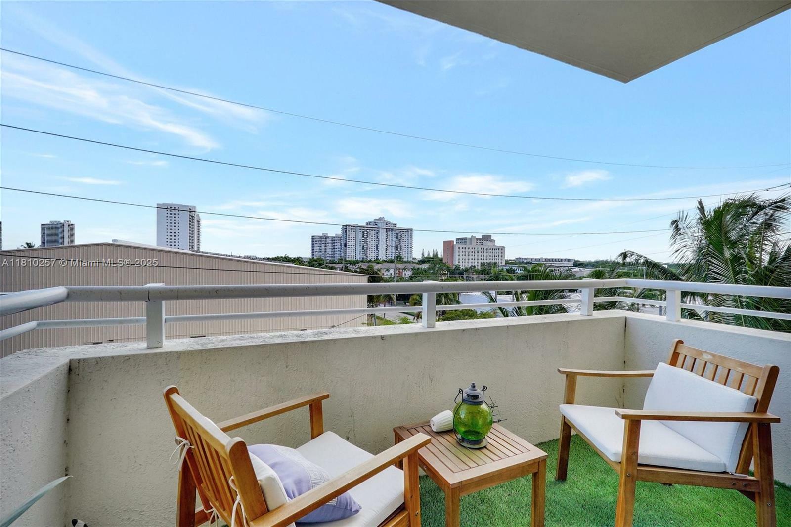 Property Photo: 18800 NE 29th Ave 517 FL 33180