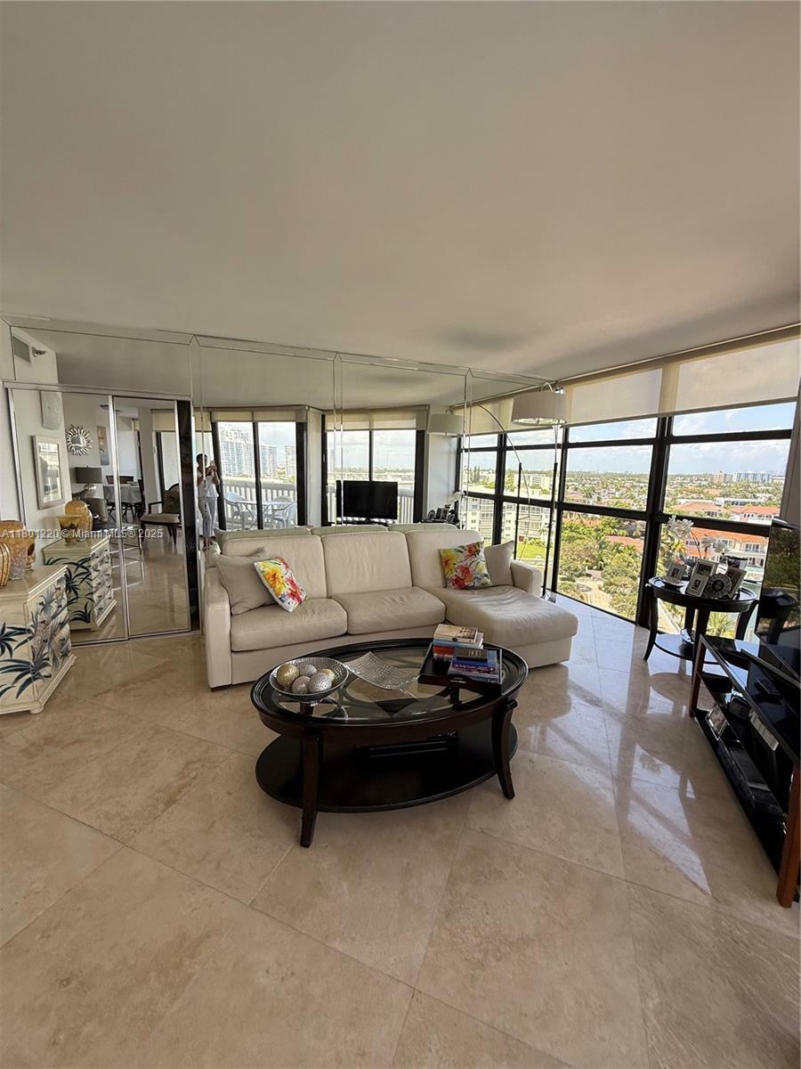 Property Photo: 1000 Island Blvd 911 FL 33160