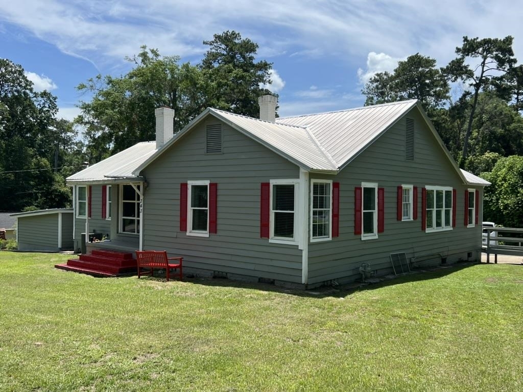 Property Photo: 343 E King Street FL 32351