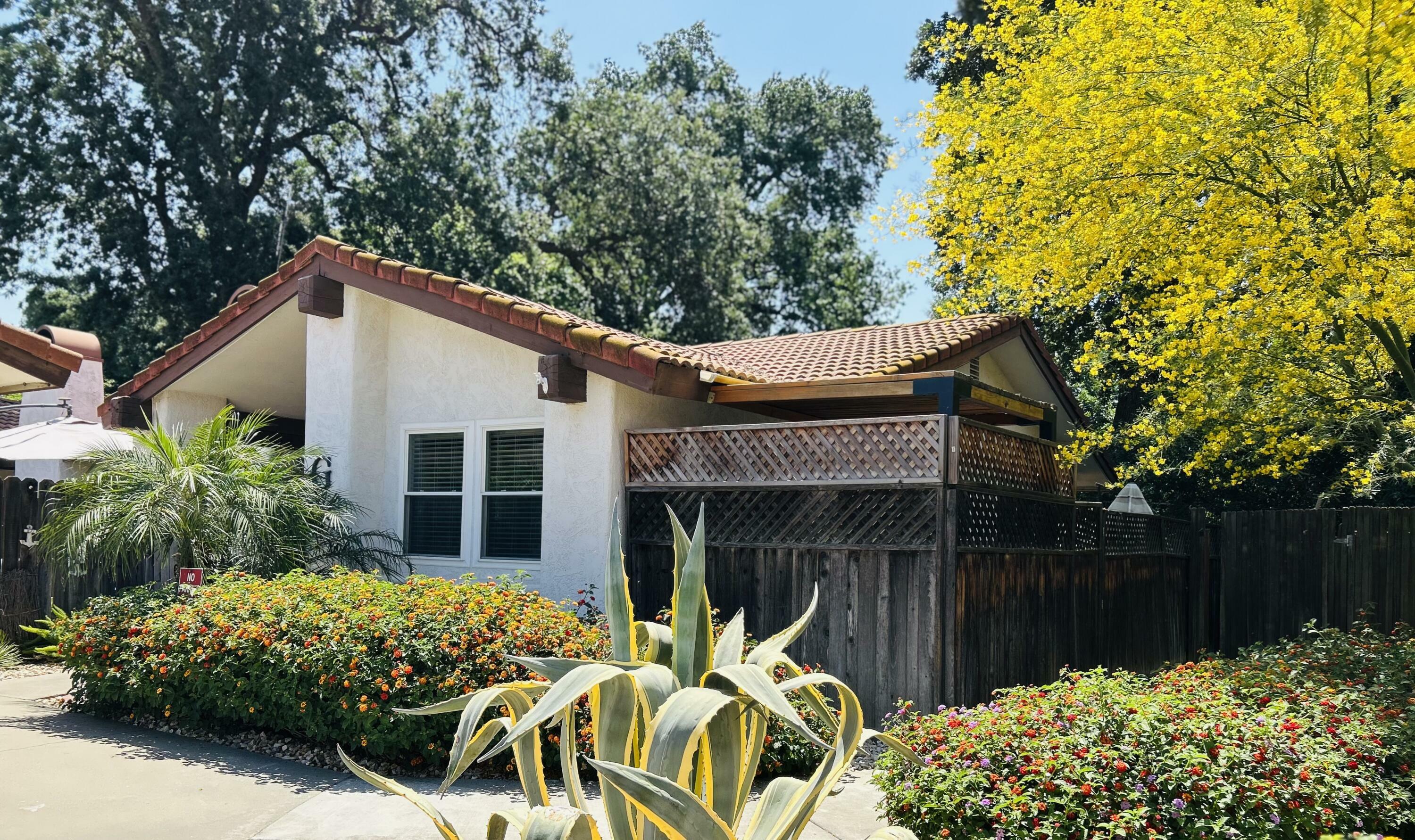 Property Photo: 3929 W Hillsdale Court CA 93291