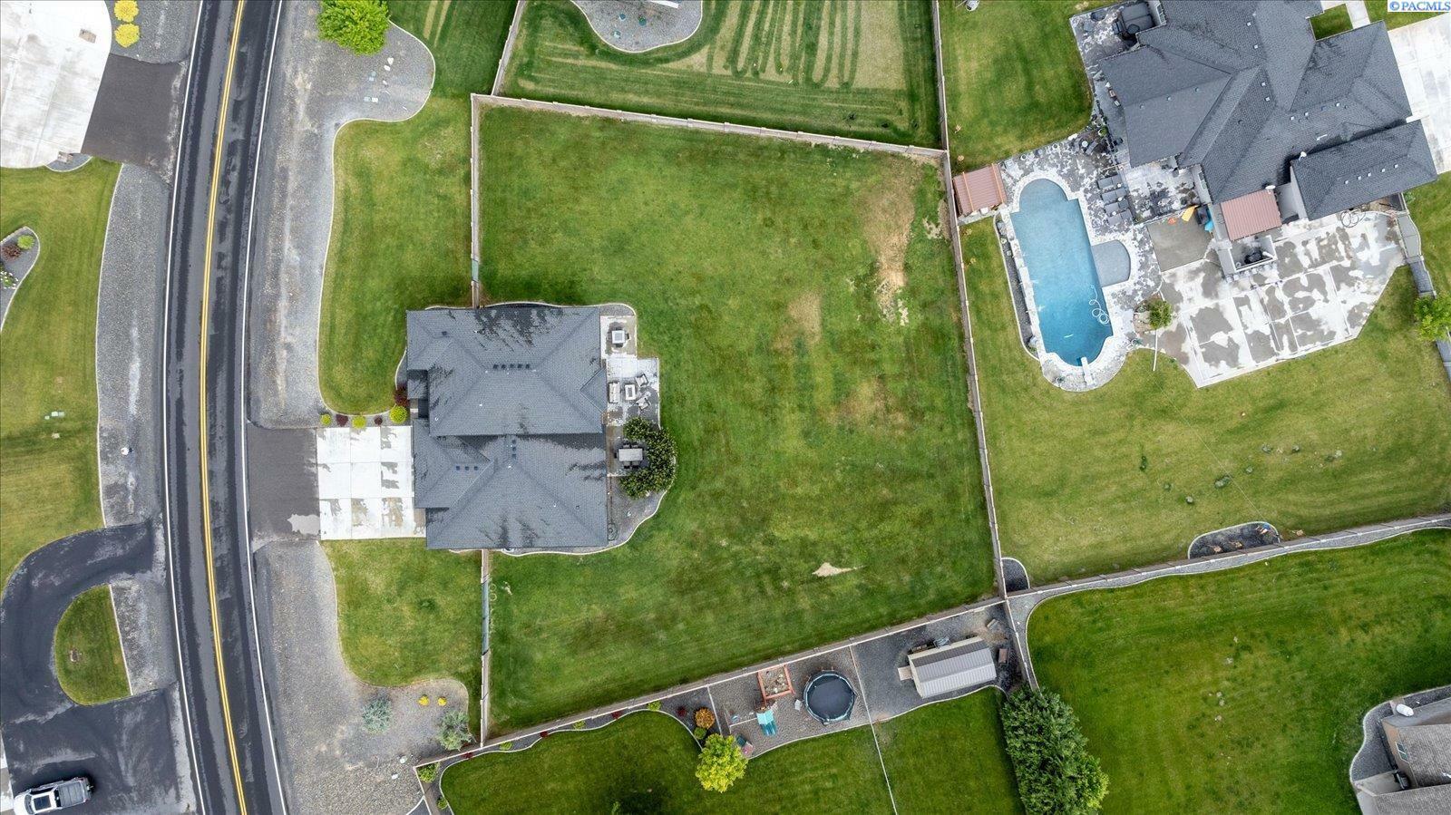 Property Photo: 72502 E Reata Rd WA 99338