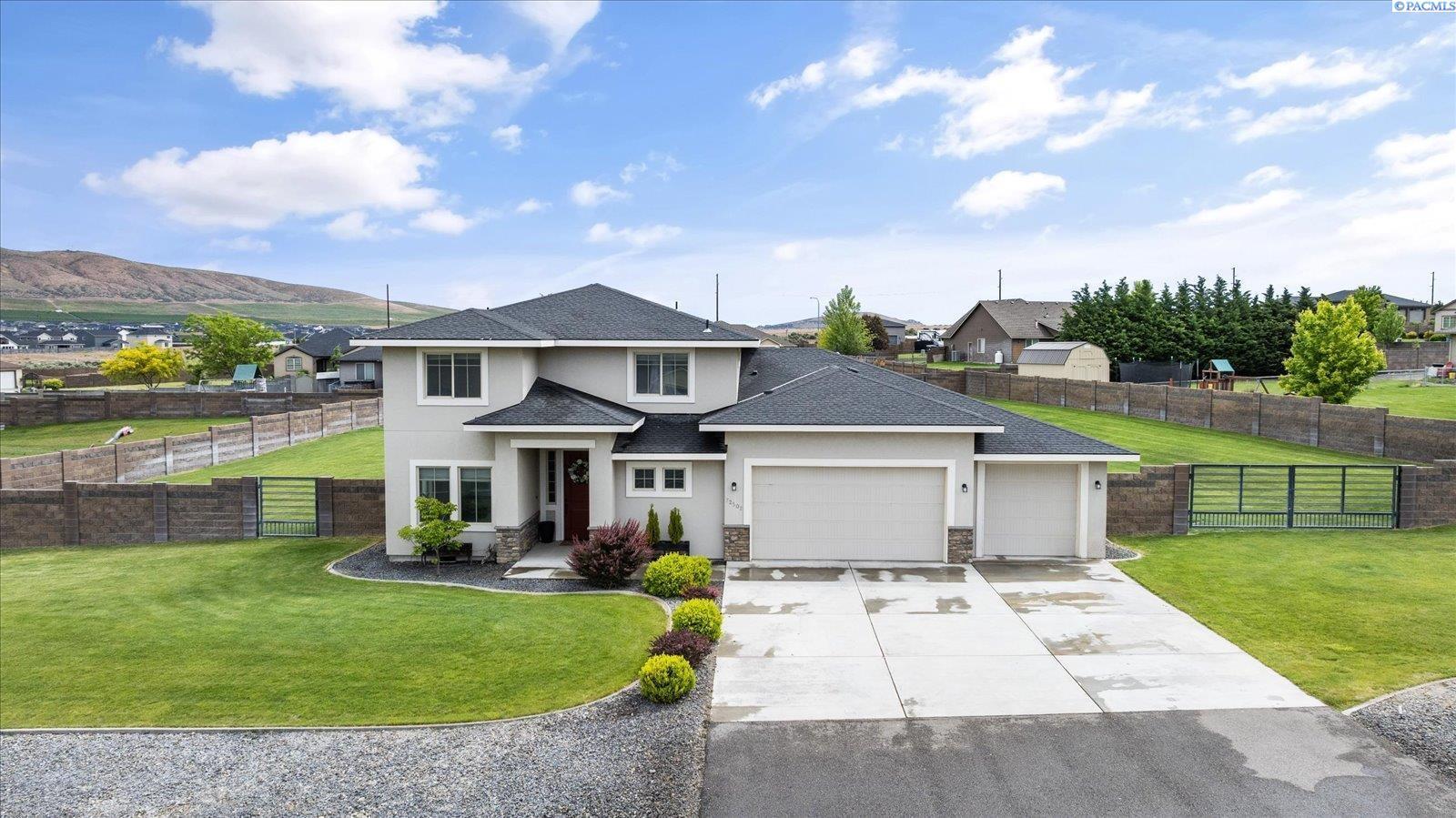 Property Photo:  72502 E Reata Rd  WA 99338 