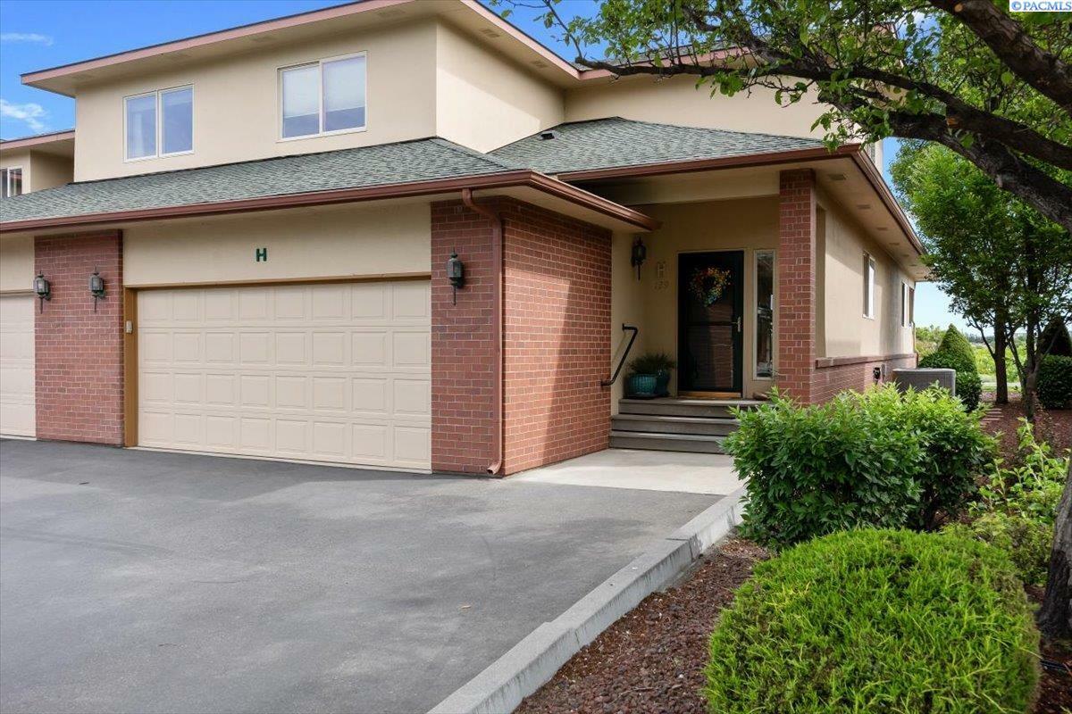 Property Photo: 300 Columbia Point Drive H-129 WA 99352