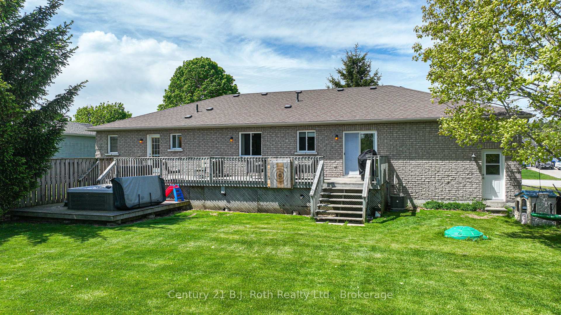 Property Photo: 28 Marl Creek Drive ON L0L 2K0