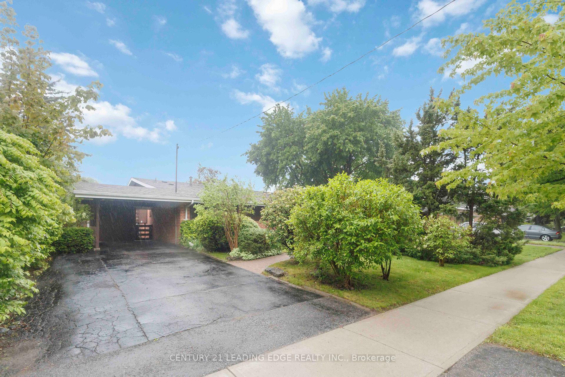 Property Photo: 29 Lesterwood Crescent ON M1P 3L5