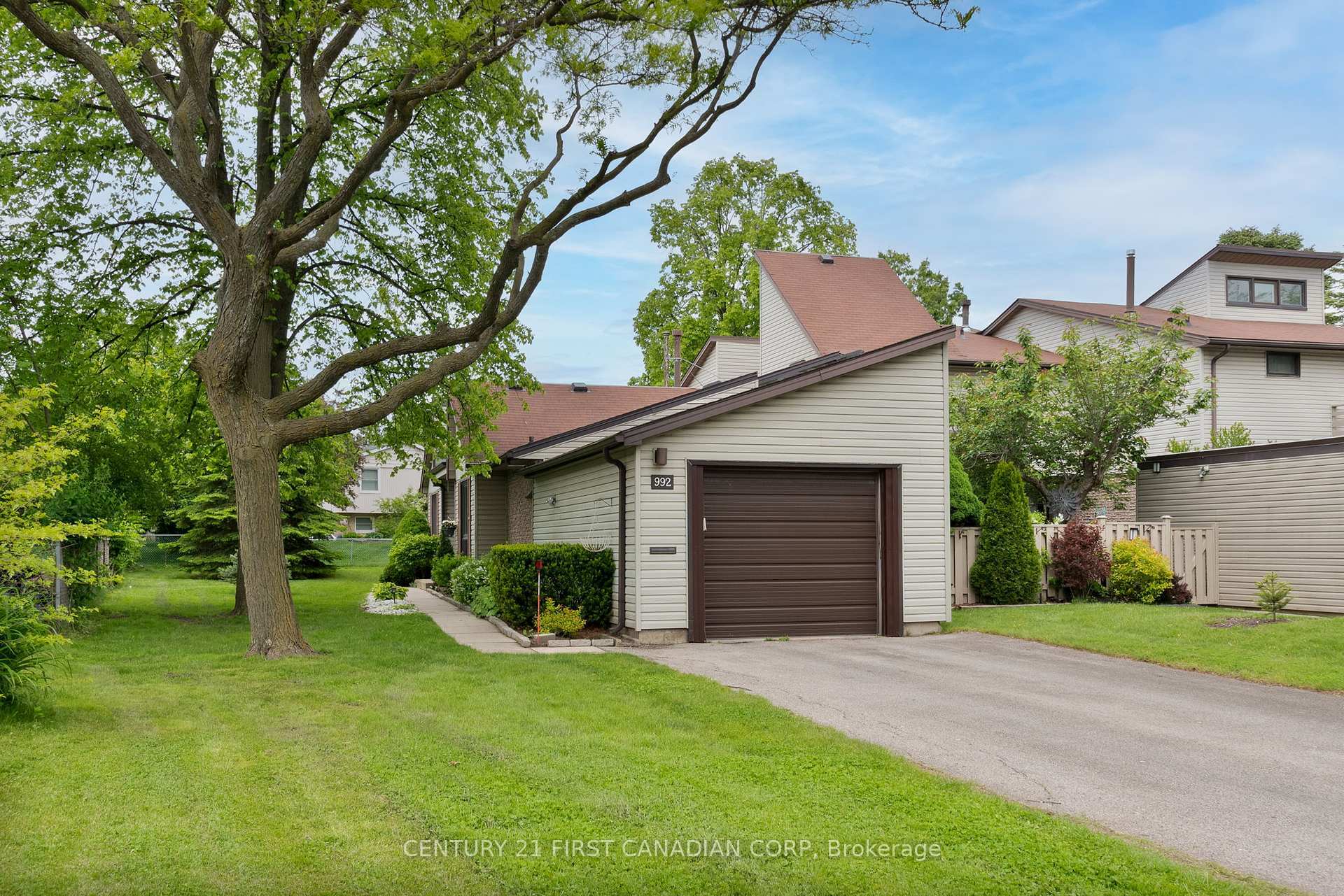 Property Photo: 992 Farnham Road ON N6K 1S1