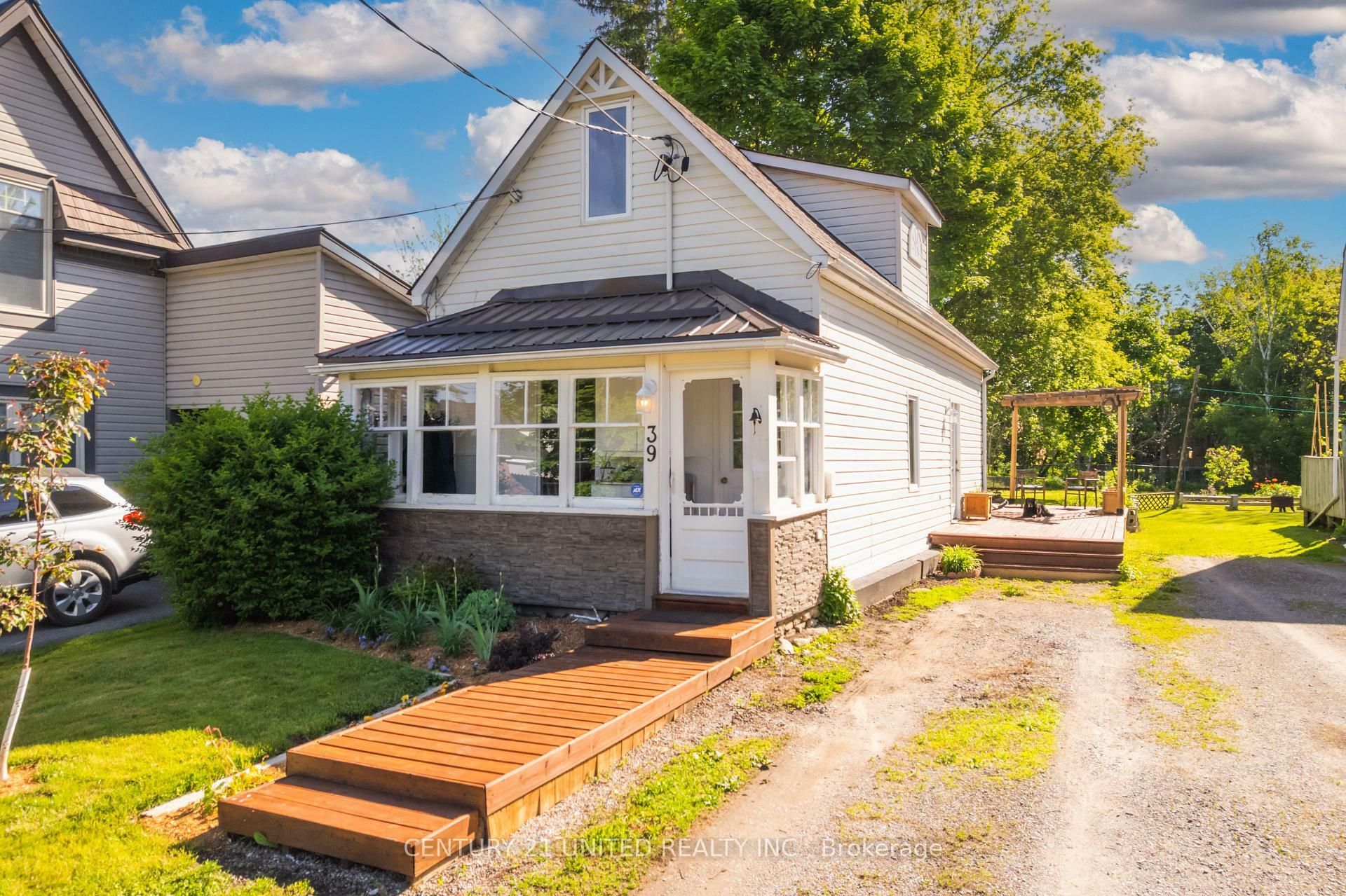 Property Photo: 39 Raglan Street S ON K0L 1L0
