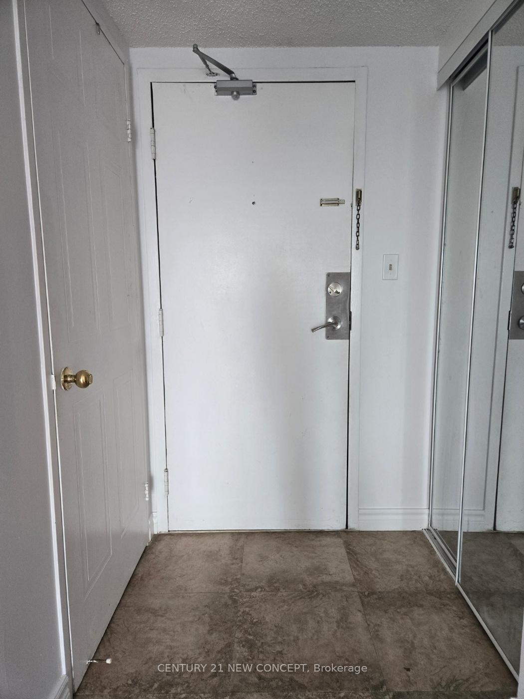 Property Photo: 350 Webb Drive 702 ON L5B 3W4
