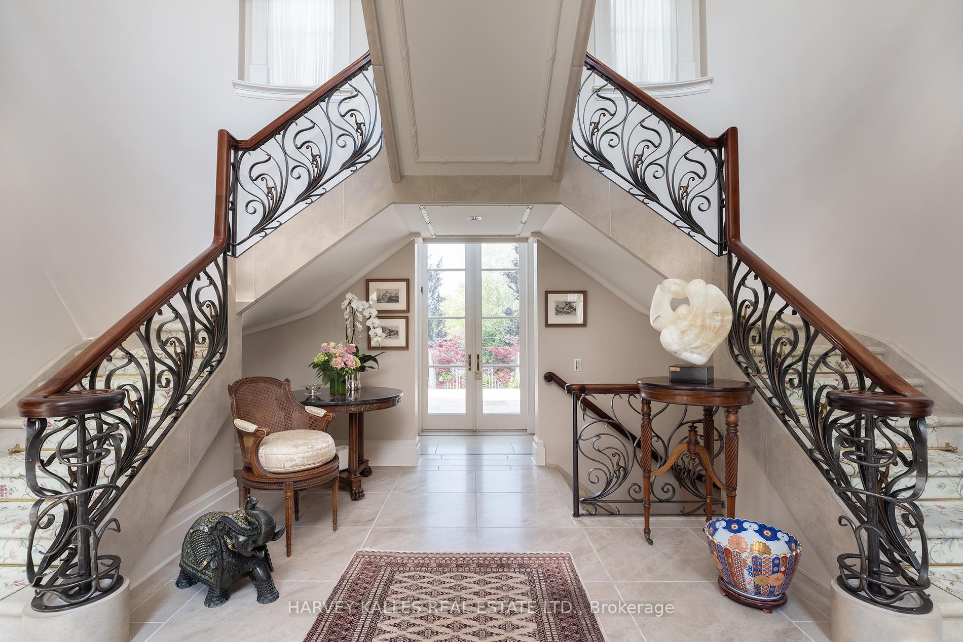Property Photo: 173 Dunvegan Road ON M5P 2P1