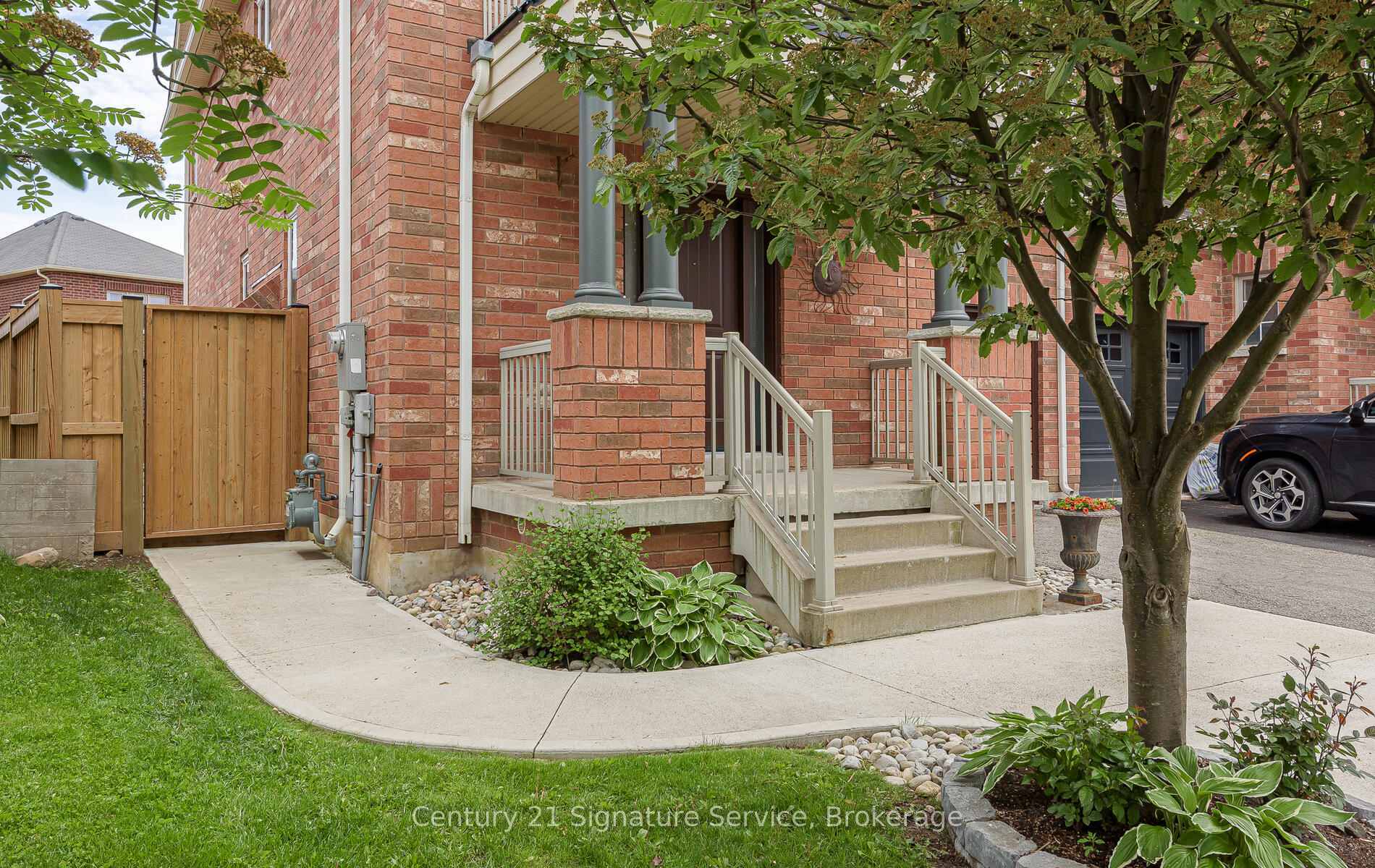 Property Photo: 162 Lavery Heights ON L9T 0V4