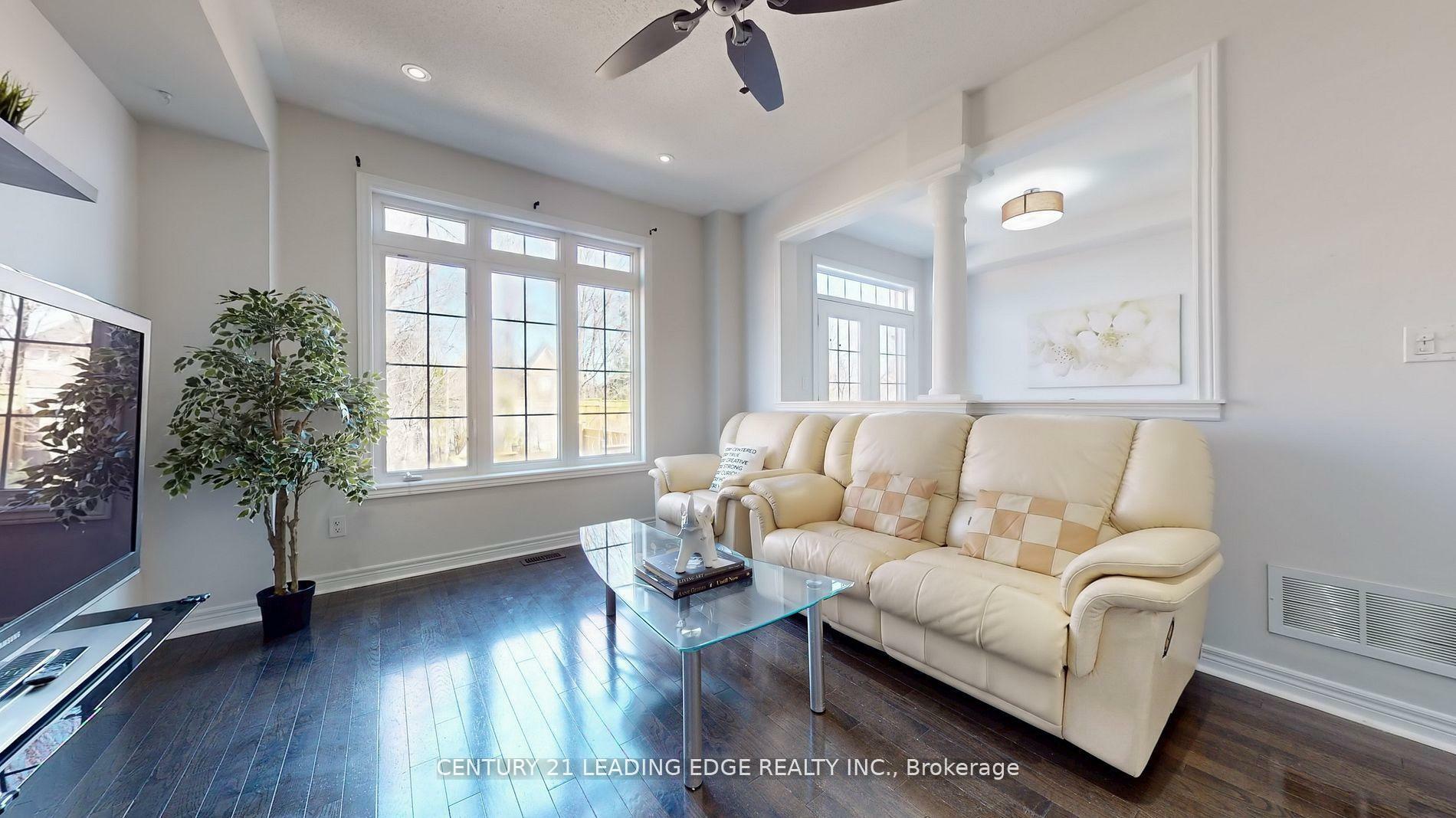 Photo de la propriété: 280 Paradelle Drive 26 ON L4E 0C9
