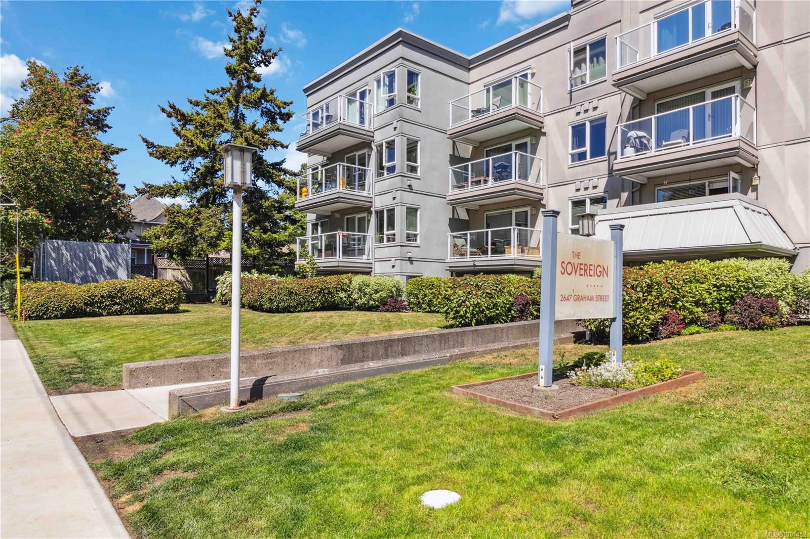 Property Photo: 2647 Graham St 407 BC V8T 3Y8