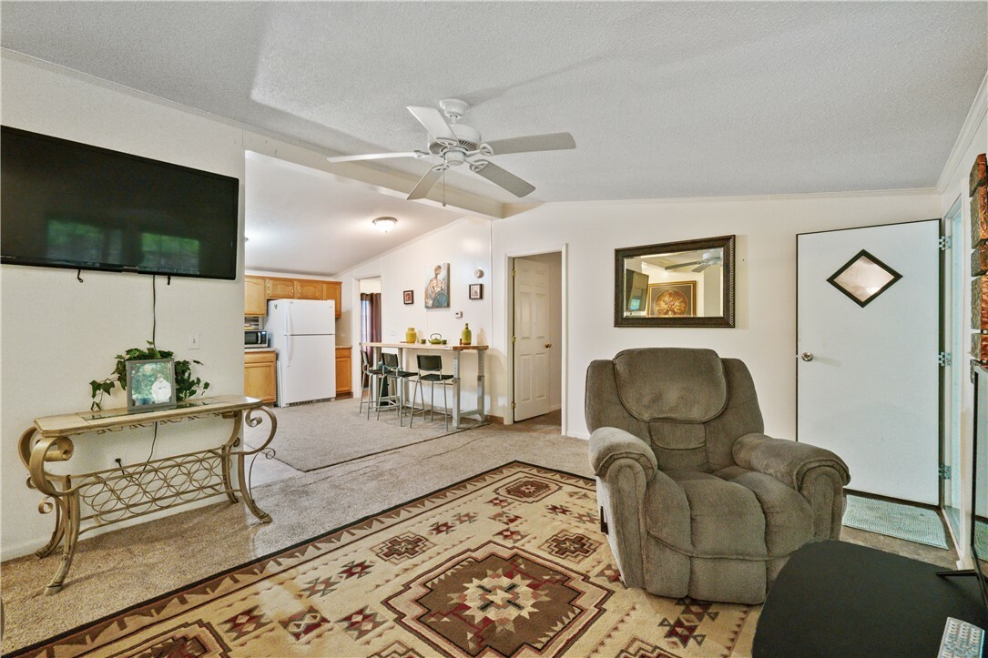 Property Photo: 306 Eergreen Ct PA 15632