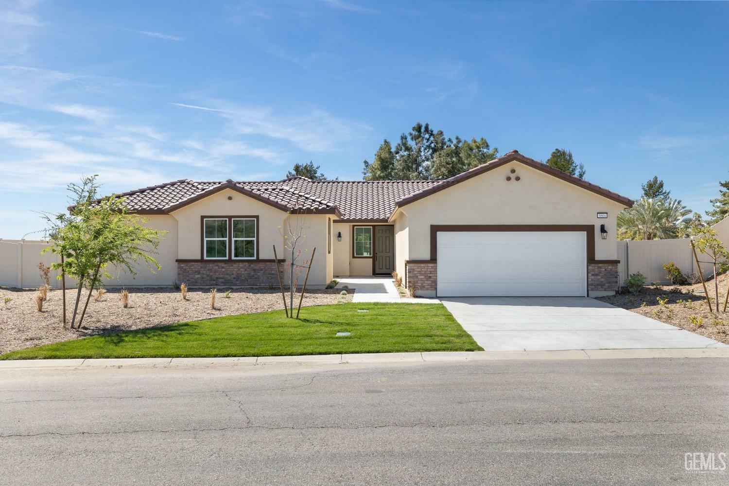 Property Photo: 5804 Levanto Street CA 93306