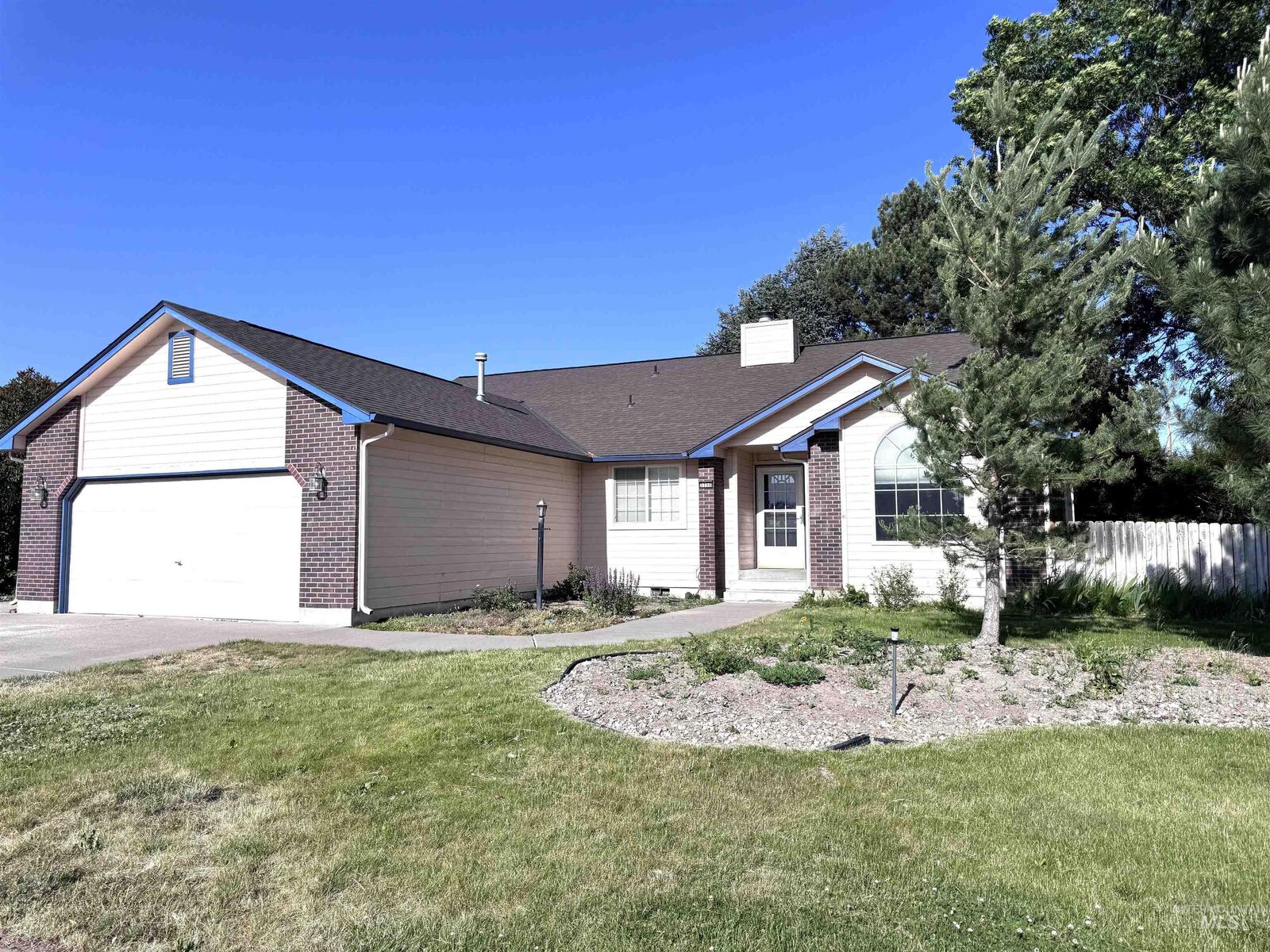 Property Photo:  1710 N Haskett  ID 83647-0000 