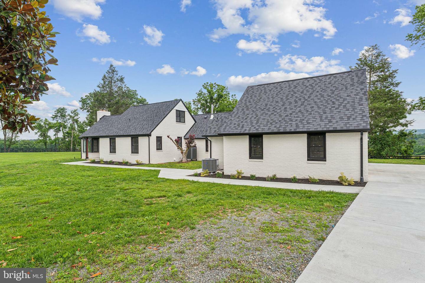 Property Photo: 39891 Old Wheatland Road VA 20197