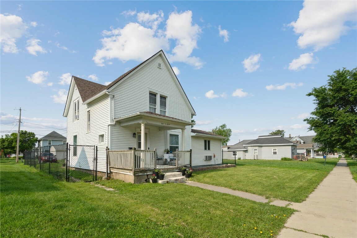 Property Photo: 407 7th Ave SW IA 52404