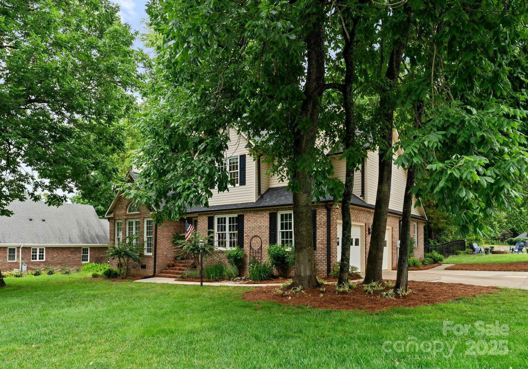 Property Photo: 901 Brighton Drive NC 28081