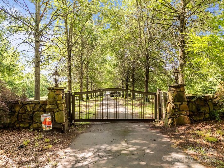 Property Photo:  1433 Kern Carlton Road  NC 28146