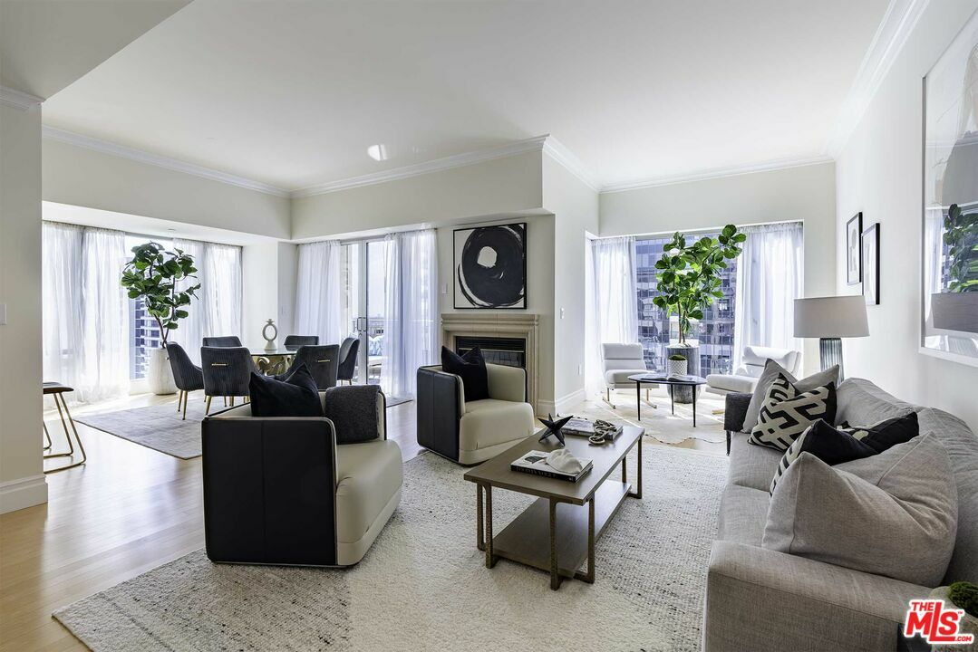 Property Photo:  10727 Wilshire Blvd  CA 90024 