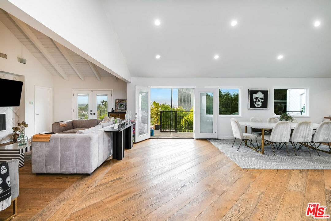 Property Photo: 3701 Multiview Dr CA 90068