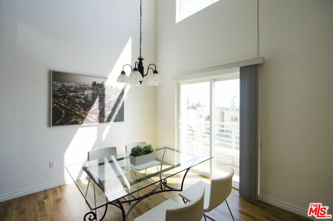 Property Photo: 546 N Oxford Ave CA 90004