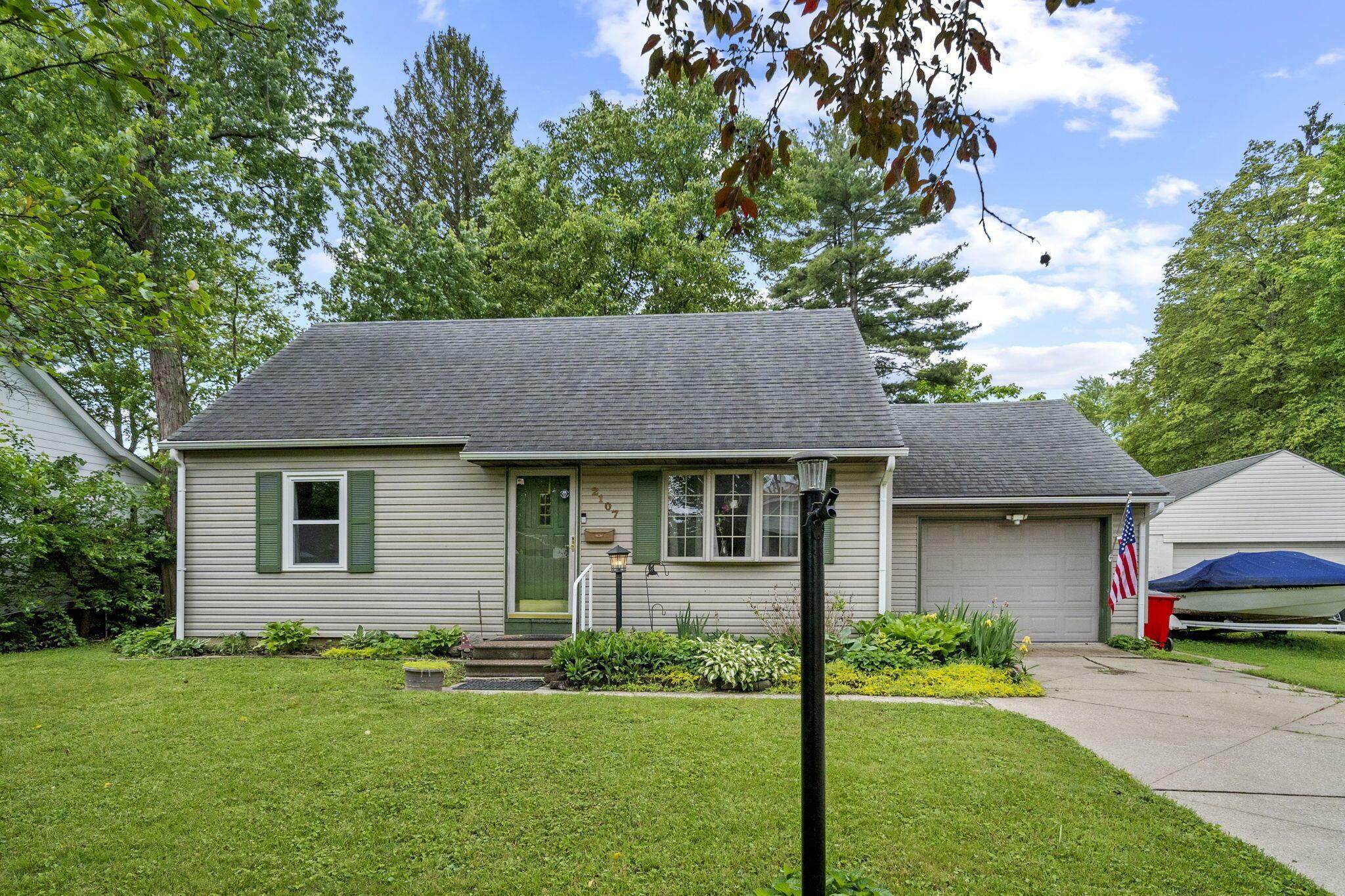 Property Photo: 2107 Radnor Avenue OH 43224