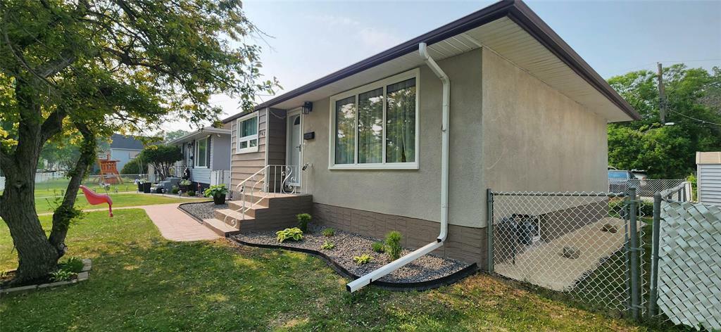 Property Photo: 543 Harvard Avenue East MB R2C 0M3