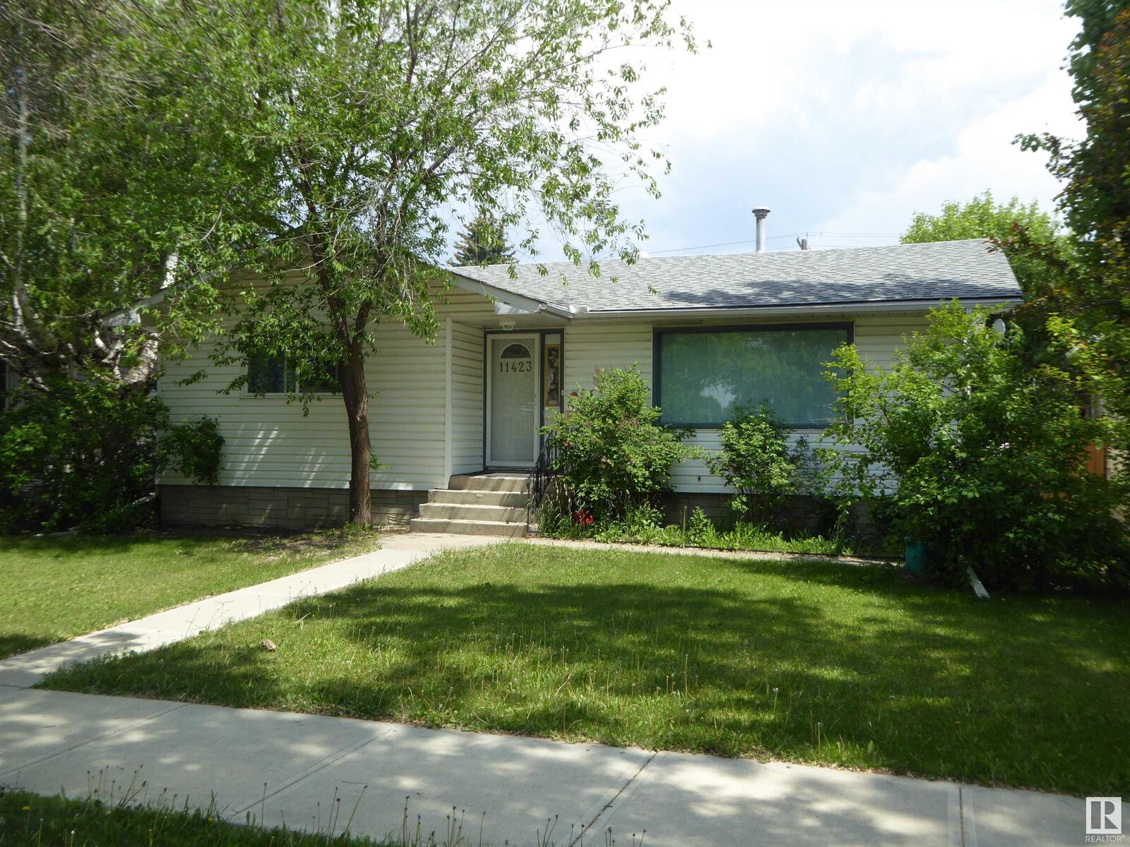 Property Photo:  11423 127 Street NW  AB T5M 0V2 