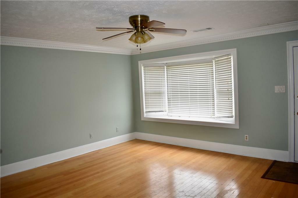 Property Photo: 6106 Queen Anne Court GA 30093