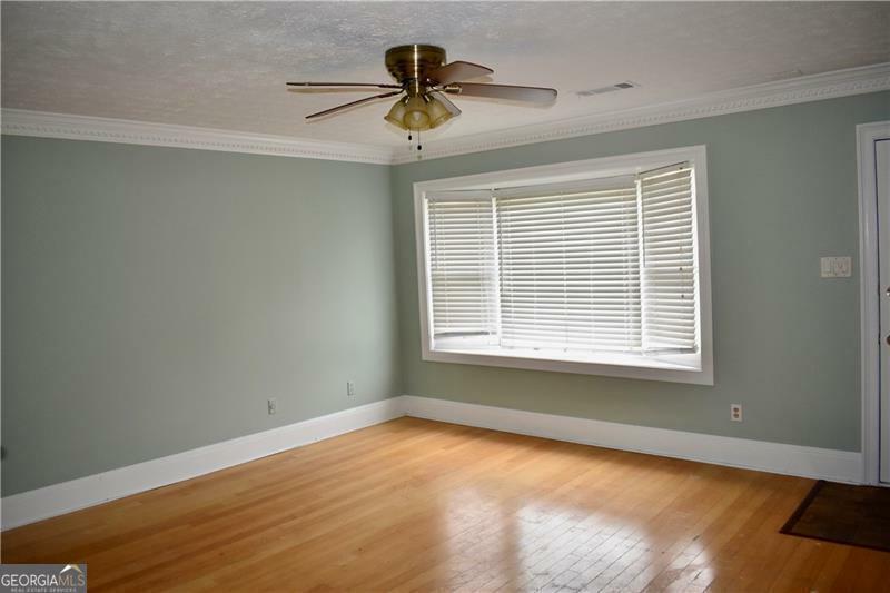 Property Photo: 6106 Queen Anne Court GA 30093