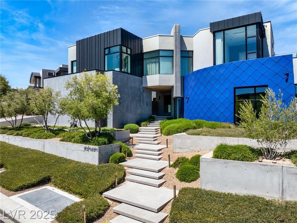 Property Photo: 18 Sun Glow Lane NV 89135