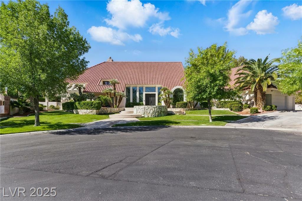 Property Photo: 13 Dovetail Circle NV 89014
