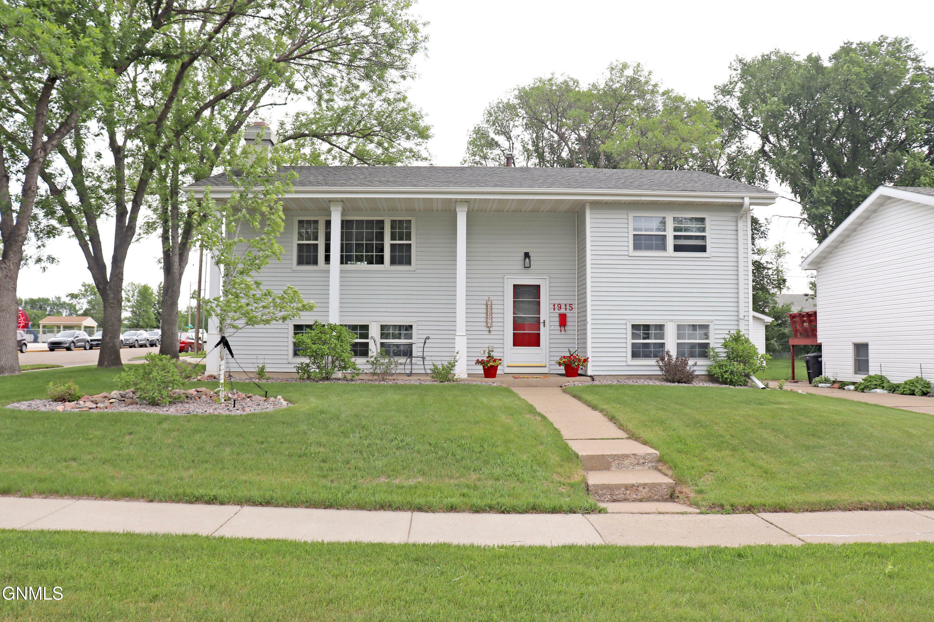 Property Photo:  1915 Bell Street N  ND 58501 