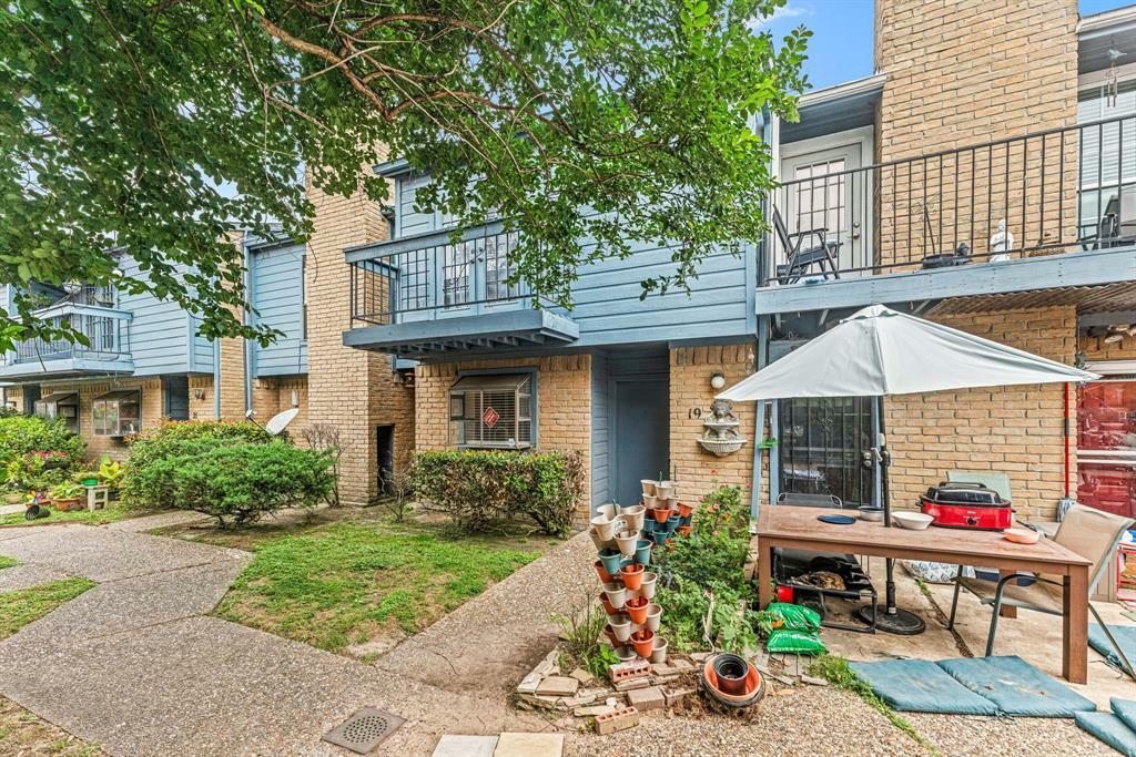 Property Photo: 10001 Westpark Drive 19 TX 77042