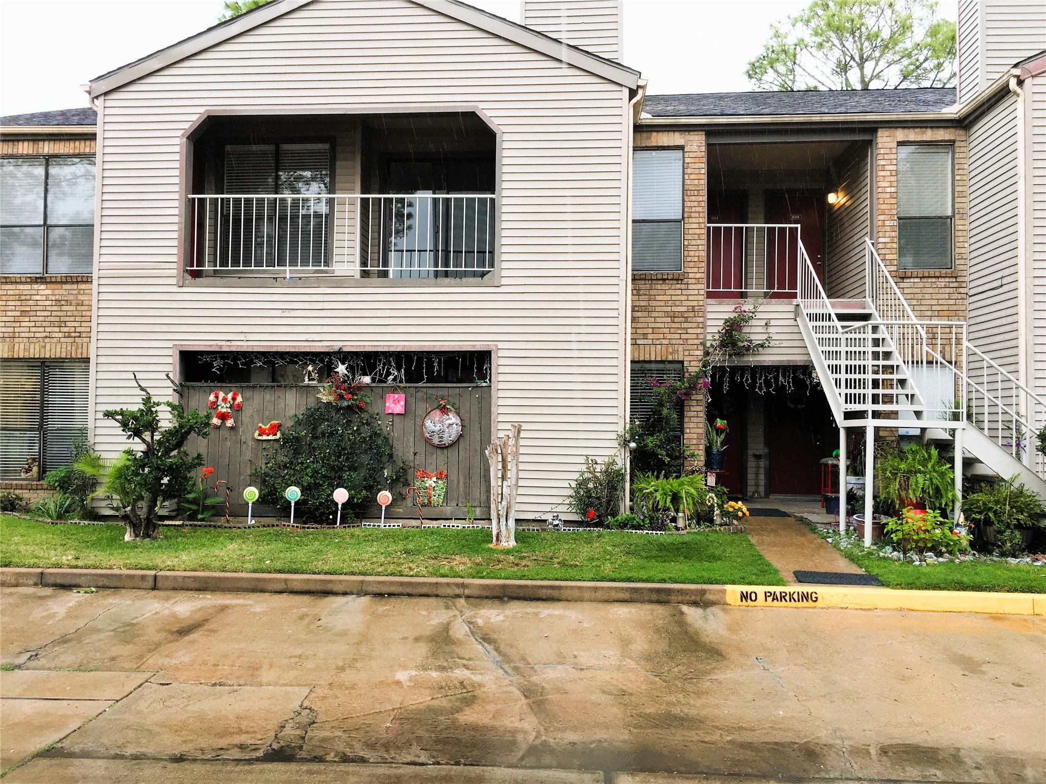 Property Photo:  2025 Augusta Drive 804  TX 77057 