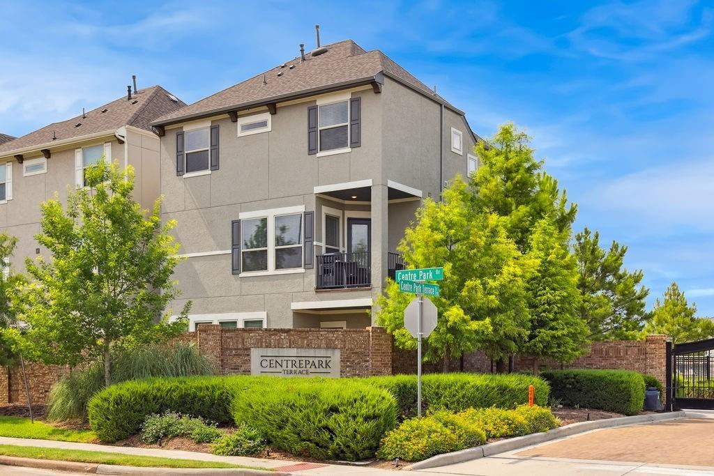 Property Photo:  10603 Centre Green Way  TX 77043 