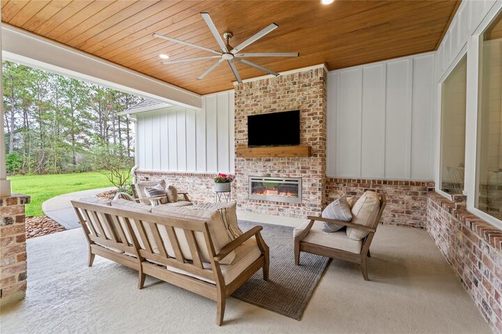 Property Photo: 7519 Bingham Drive TX 77316