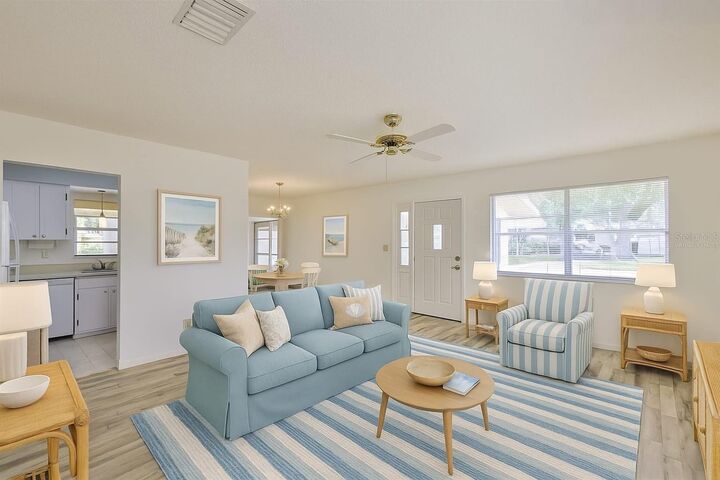 Property Photo: 1904 Canterbury Lane 18 FL 33573