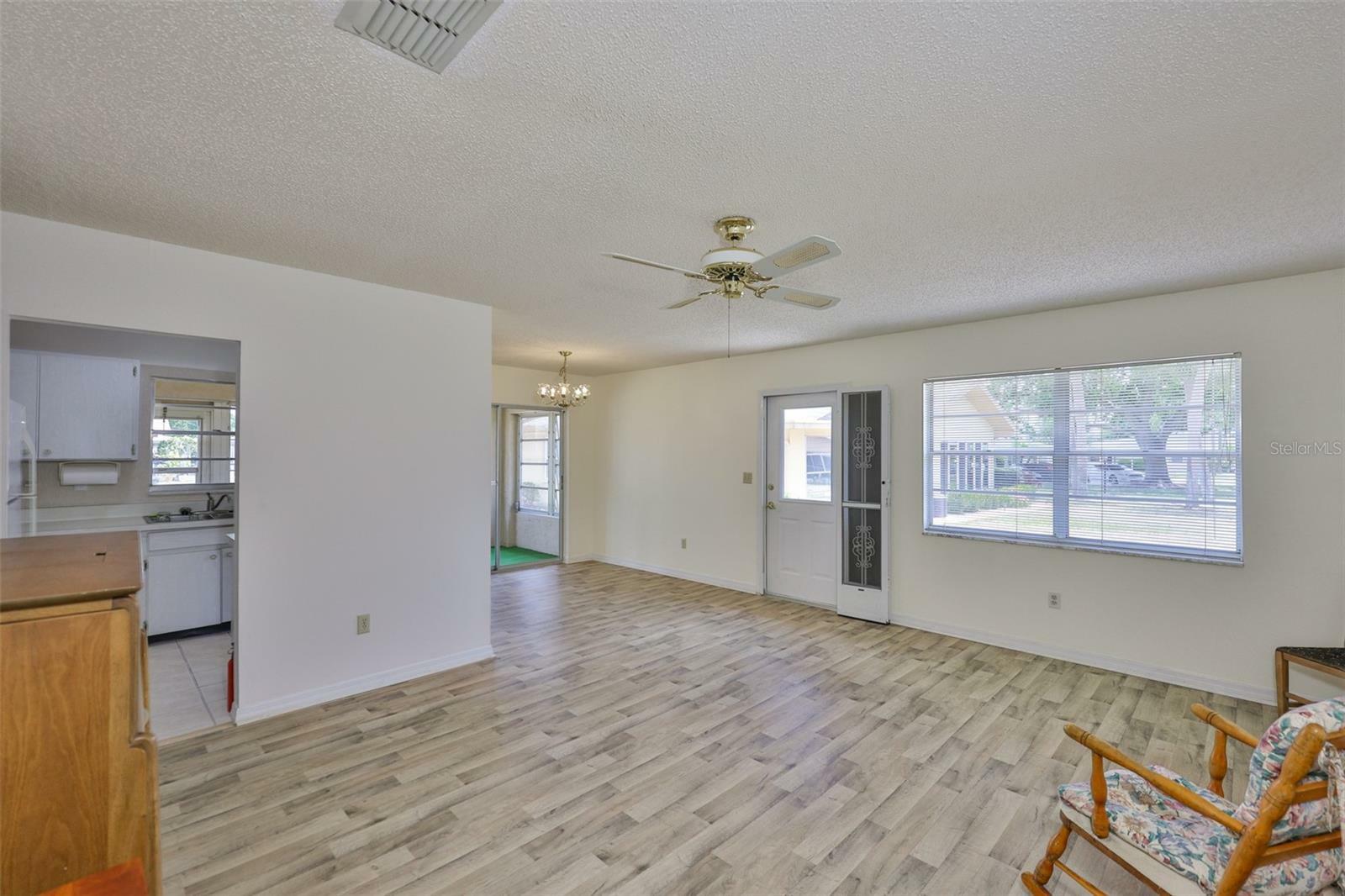 Property Photo: 1904 Canterbury Lane 18 FL 33573