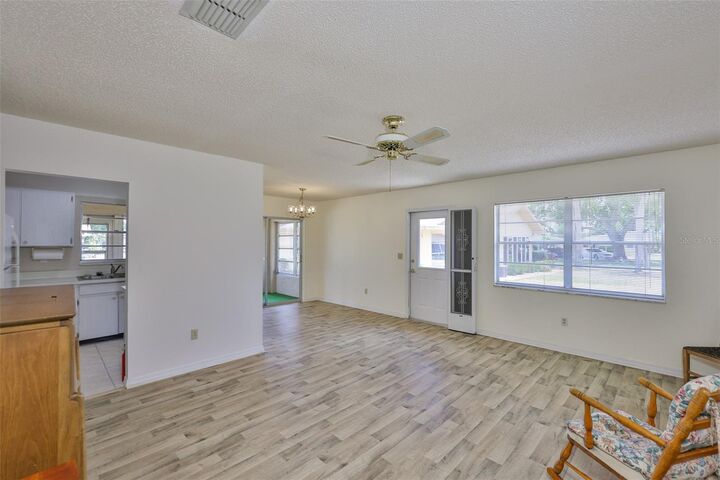 Property Photo:  1904 Canterbury Lane 18  FL 33573 