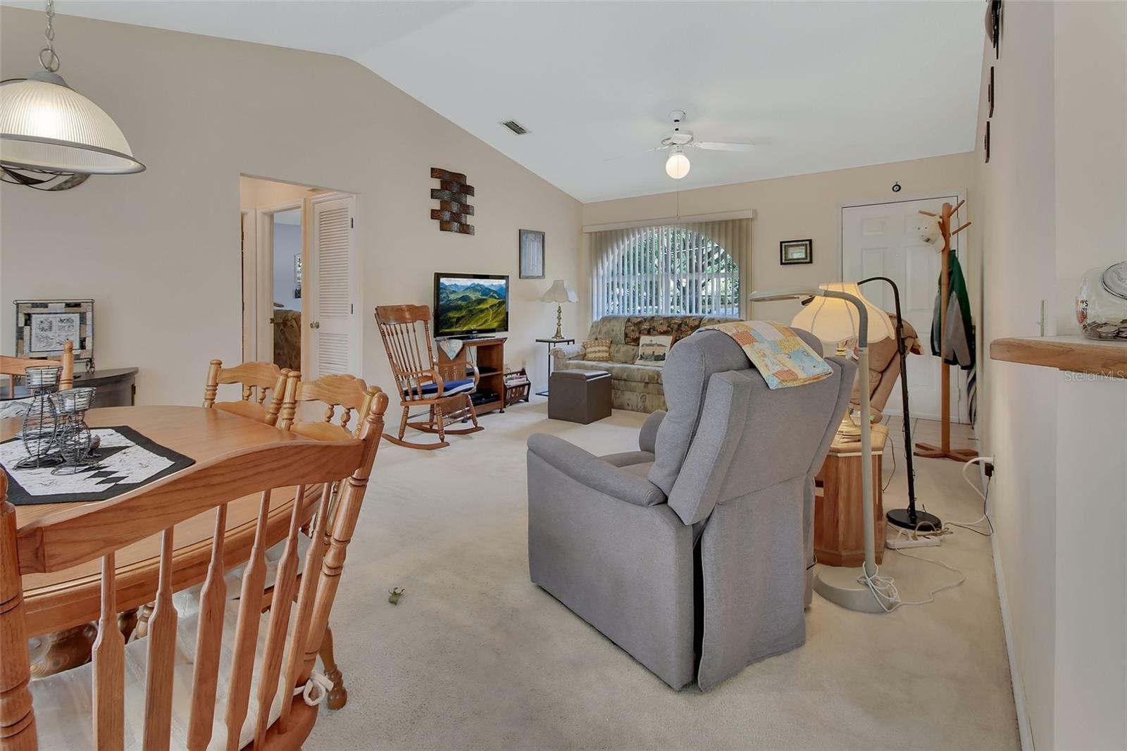 Property Photo: 663 E Lansdowne Avenue FL 32763