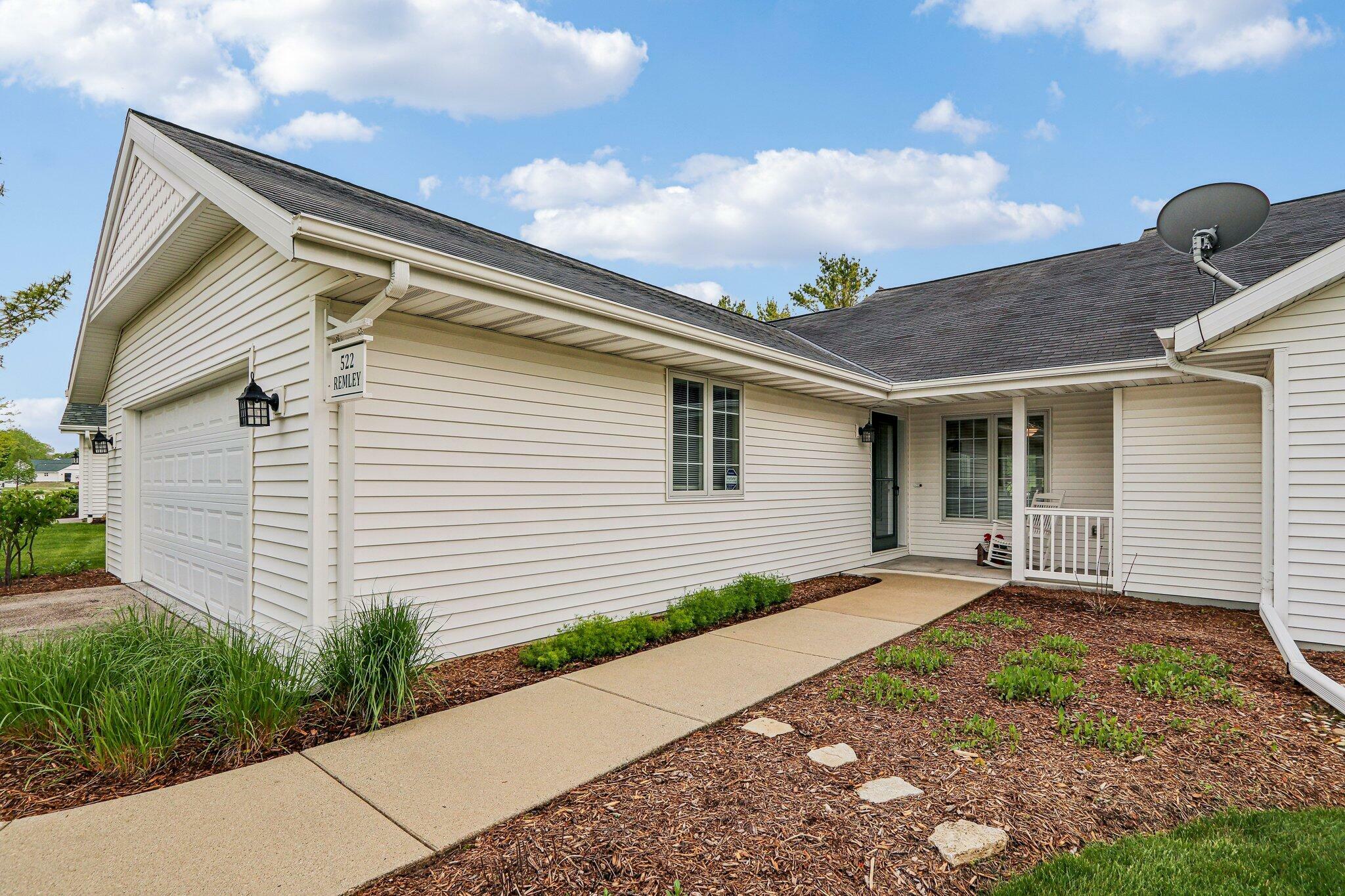 Property Photo: 522 Otto Way WI 53020